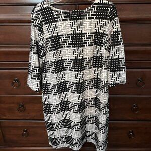 I LE NEW YORK BLACK AND WHITE PATTERNED SHIFT DRESS - SZ 12